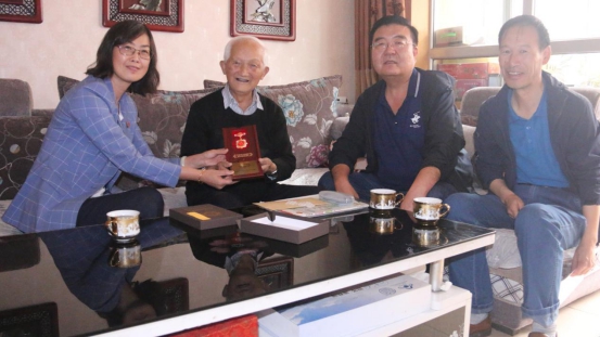 ʡ����ί�쵼�߷�ο�ʼ���������ͬ־