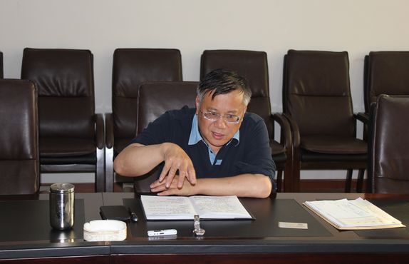 �ຣk8��������������������Ͷ�����޹�˾�ٿ���һ�ιɶ��ἰһ��һ�ζ��»�