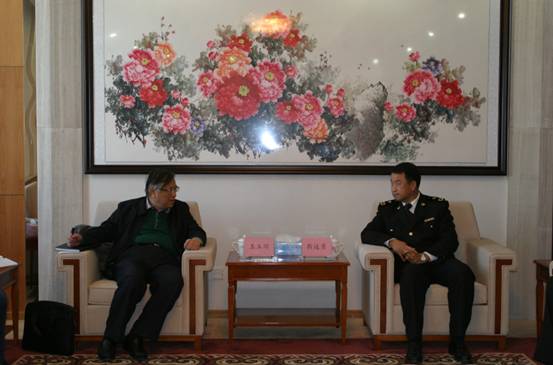 �����ܾ��������һ�и�����������Ա�˰�������ĵ���ؽ���Ǣ̸