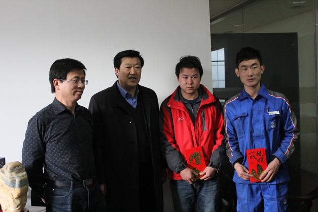 �����쵼�����²��߷�ο�����ѵ�Ա����ְ��